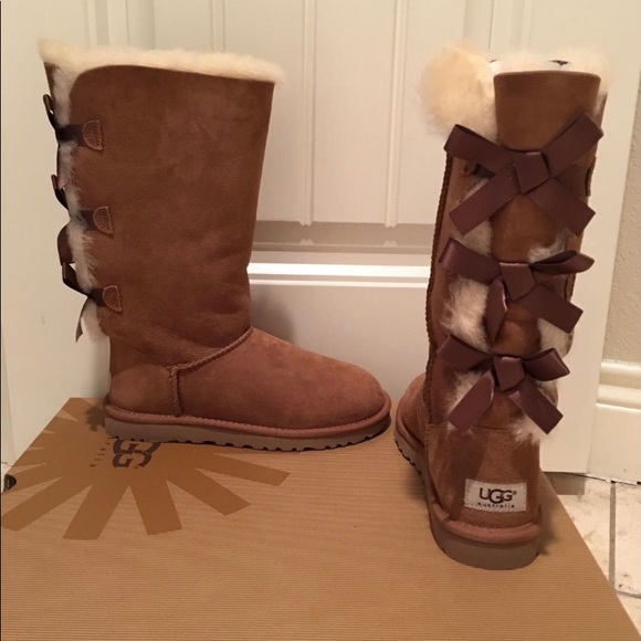 UGG Womens Size 6 - Picture 3 of 5